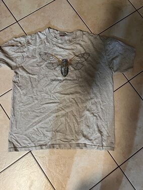 Anvil Gray Cicada Graphic Tee with Subtle Yellow Accents